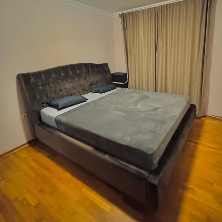 Apartment Gold