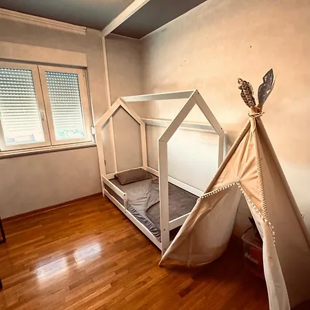 Apartment Gold